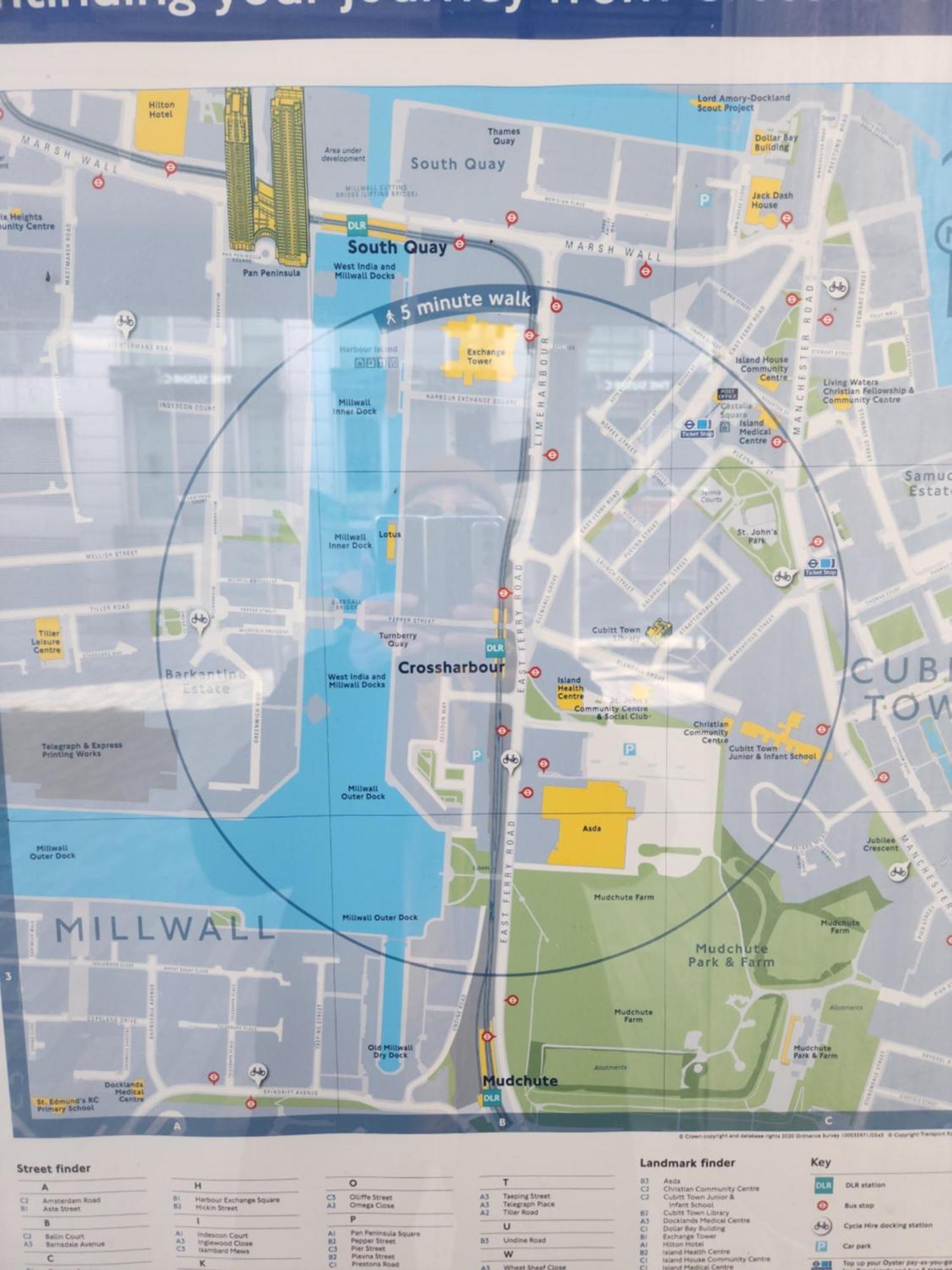 Canary Wharf O2 Tower Bridge Apartment London Bilik gambar